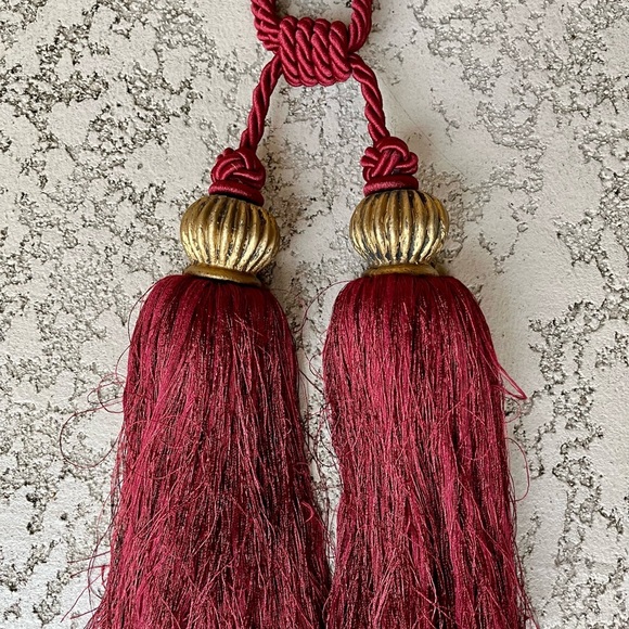 Elegant Burgundy Decorative Tassel with Antique Gold Cap - Picture 7 of 9